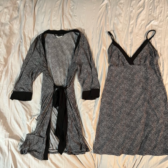 Marilyn Monroe Black and White Chemise and Robe Set - Picture 1 of 3